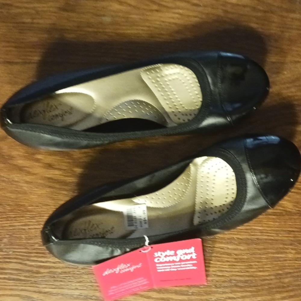 NWT Dexflex Comfort shoes Size 11
